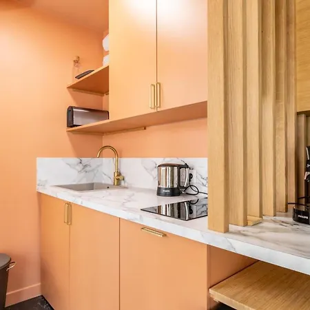 Sublime In The Center Of Канны