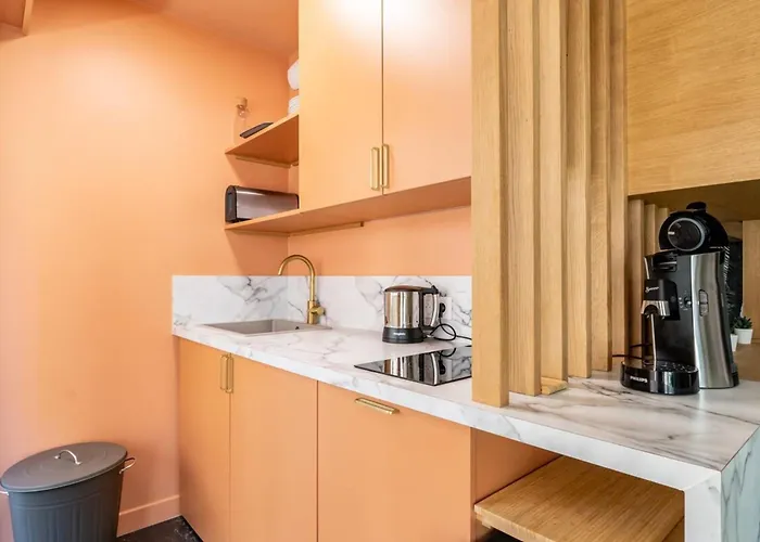 Sublime In The Center Of Канны